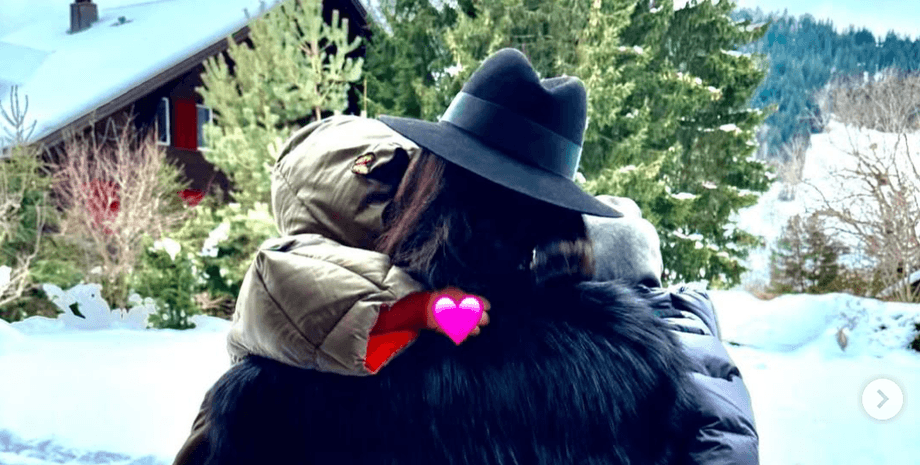 Наоми Кэмпбелл с детьми, дети наоми кэмпбелл, дочь наоми кэмпбелл, горы швейцарии, сын наоми кэмпбелл, модель