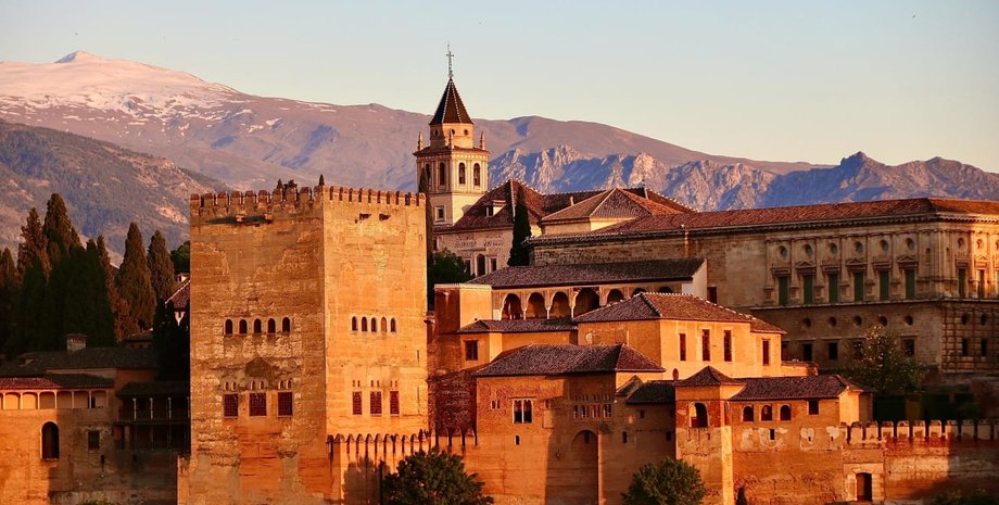 дворец Альгамбра, горы, небо, фото