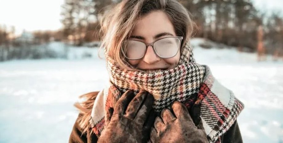 очки, девушка, снуд, шарф, перчатки, снег, лес