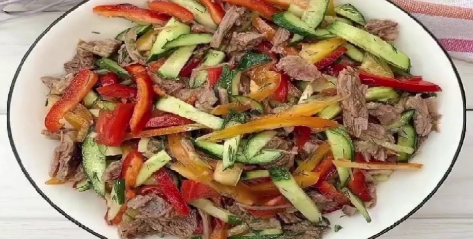 Простой салат с курицей, фасолью и сухариками - пошаговый рецепт с фото на Готовим дома