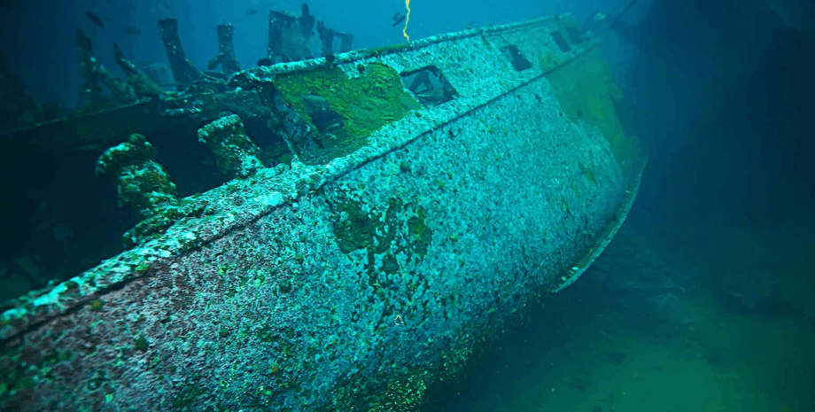 В США рыбак случайно нашел затонувший корабль в озере