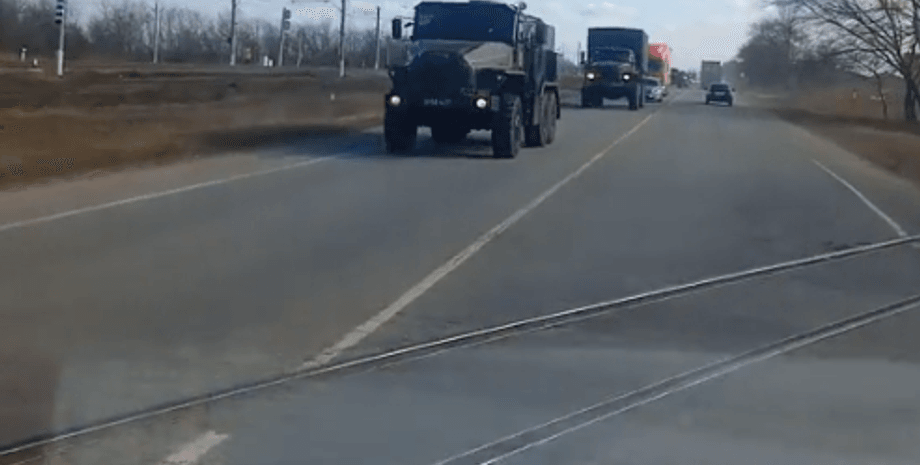 Окупанти вивозять техніку та солдатів із Криму на фронт