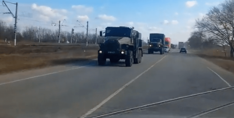 Оккупанты вывозят технику и солдат из Крыма на фронт