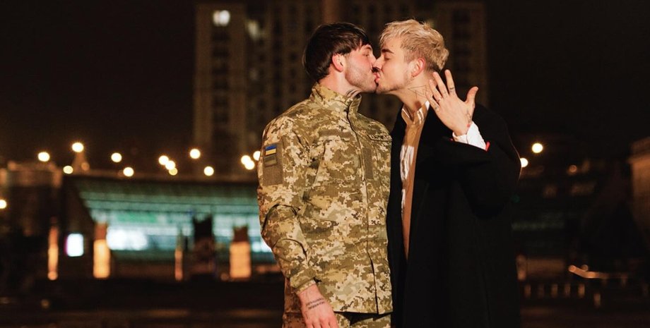 MELOVIN заручився на Майдані Незалежності Заручини MELOVIN на Майдані Незалежності