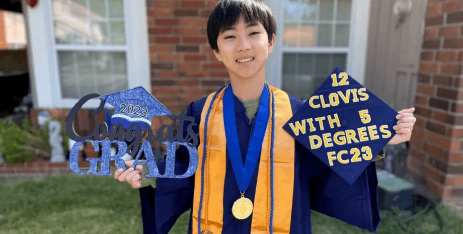 Подросток окончил колледж, получил 5 дипломов, домашнее обучение, обучение, образование, выпускник,