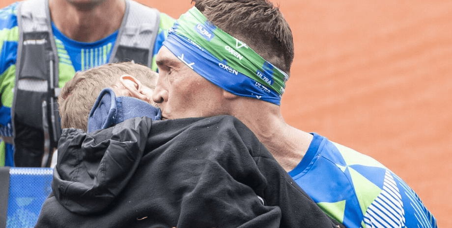 Марафон, бег, спорт, благотворительность, сбор денег, болезнь, регбист, парализованный спортсмен, друг,