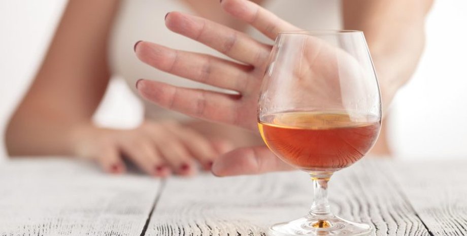 Алкголь, отказ, женщина не пьет алкоголь