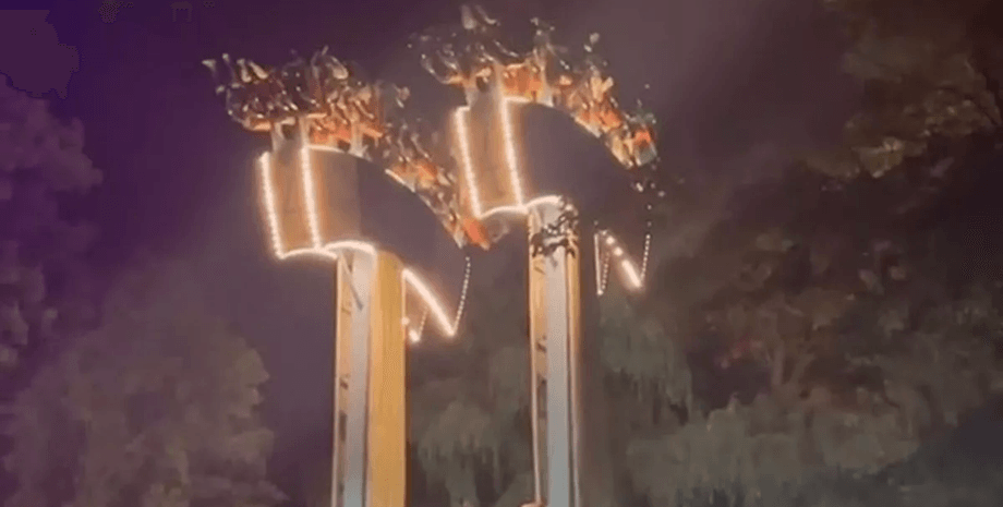 Парк аттракционов в Канаде, застряли на качели, спасатели, инженеры, тематический парк, парк развлечений, дети