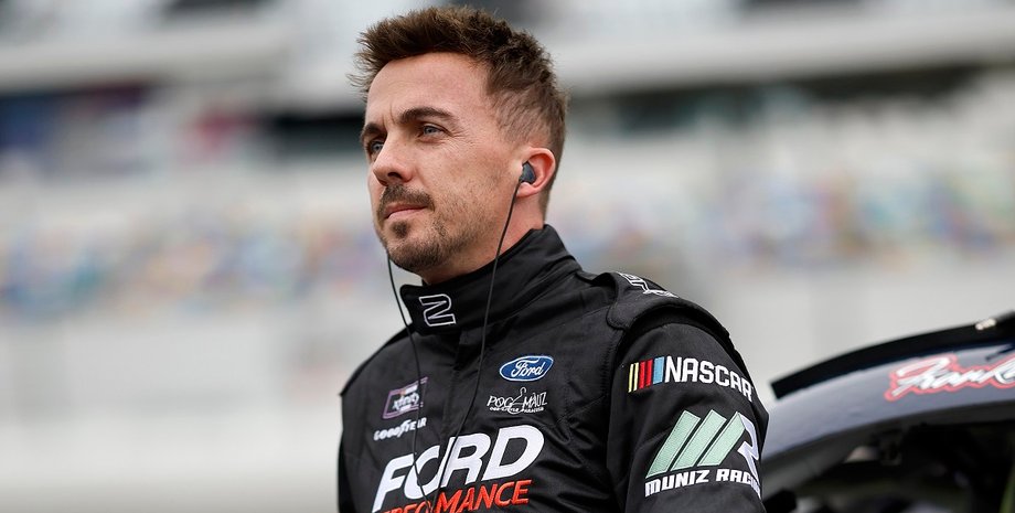 Френкі Муніз, Малкольм у центрі уваги, перегони, автогонщик