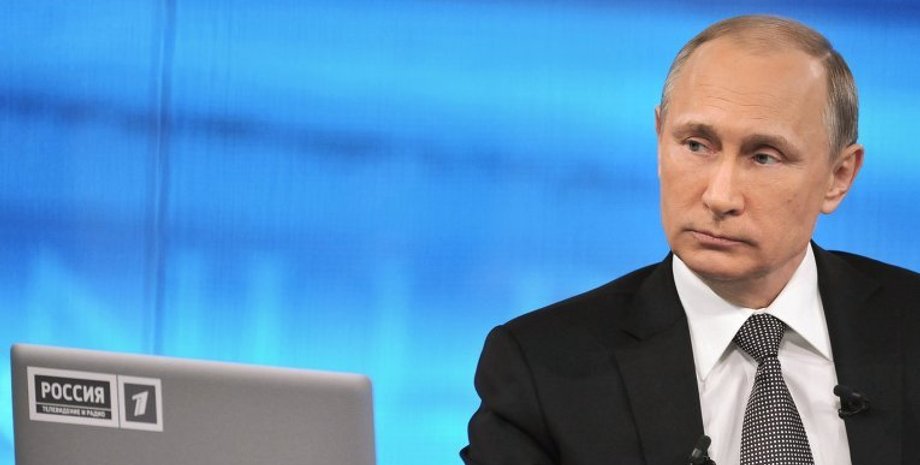 Владимир Путин во время прямой линии / Фото: РИА "Новости"