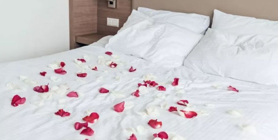 Женщина не могла поверить своим глазам, когда увидела странный сюрприз на День Святого Валентина