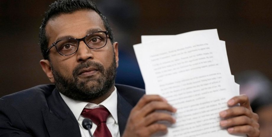 Директор ФБР Кеш Патель знайшов таємні документи і мішках для спалювання щодо зв'язків Трампа з РФ