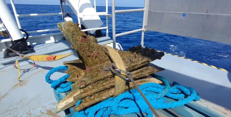 Los arqueólogos marinos han encontrado un antiguo carnero de bronce en el fondo ...