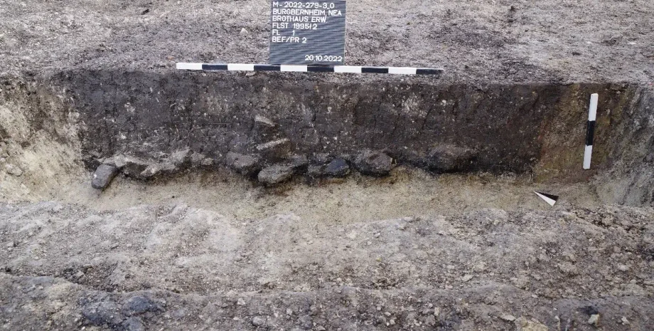 раскопки, Германия, пекарня, археология, археологи, еда, яма, зерно, бронзовый век, железный век, Бургбернгайм, Бавария, уголь, исследования, выпекание