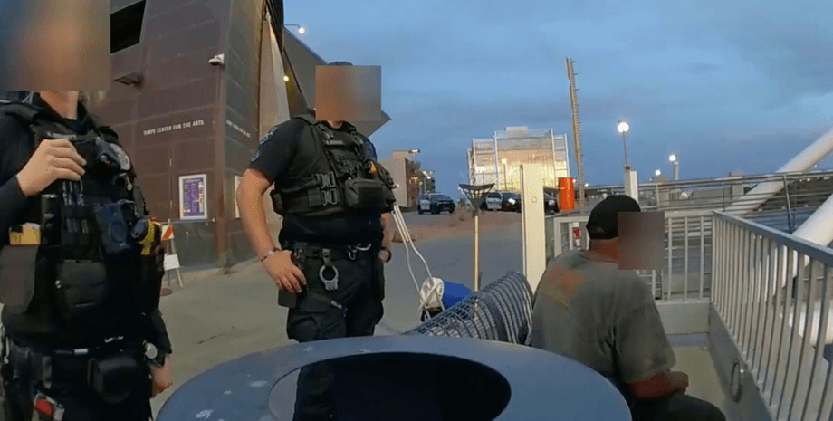 Нагрудная камера, полиция, полицейский, бездействие, полицейский смотрит как тонет человек, мужчина тонет,полицейские