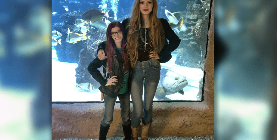 Сестры Сиенна и Сьерра Бернал