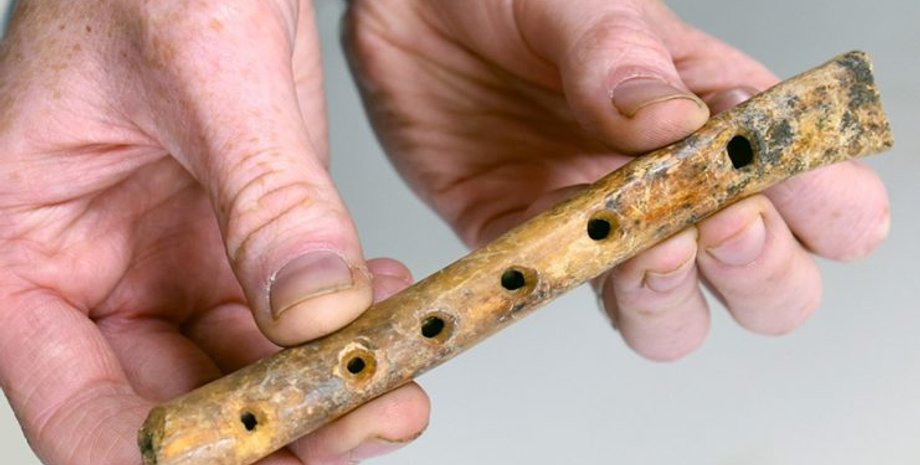 Інструменти, археологія, розкопки, музика