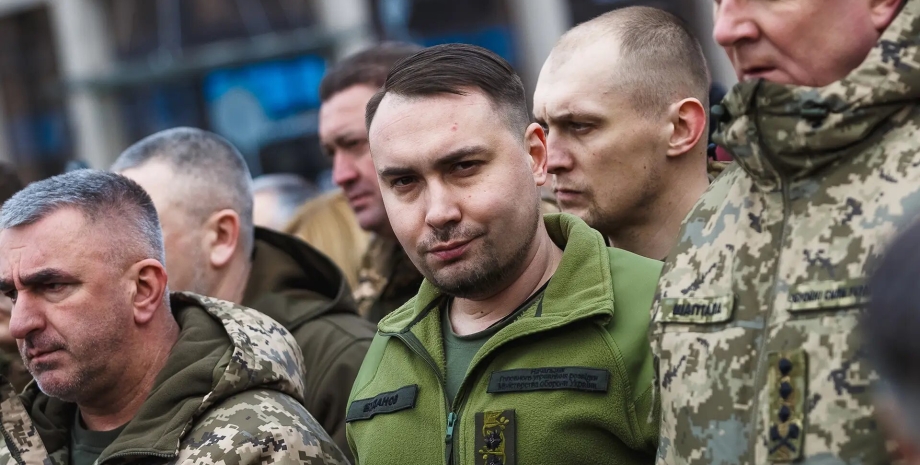 Зображення керівника ГУР МОУ Кирила Буданова та інших військових
