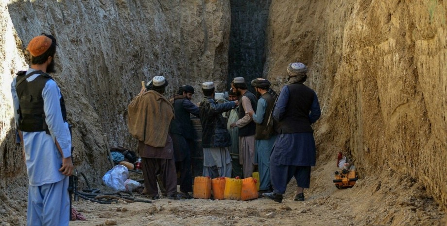 Афганистан, ребенок упал в колодец, спасение ребенка в Афганистане, спасательная операция в Афганистане