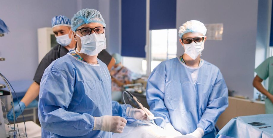 В Украине планируют повысить зарплаты врачам первичной и экстренной медицины до 35 тысяч гривен