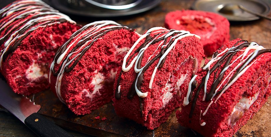 Бисквитный рулет, Красный бархат, праздничная выпечка