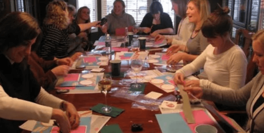 Жуткий снимок на телефоне, облачное хранилище, форум, Reddit, жуткое фото, не делал снимок, впервые увидел фото, женщины на фото