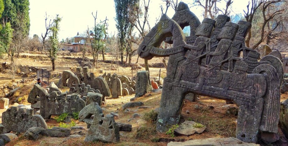 вершники археологія індія статуї скульптури коні