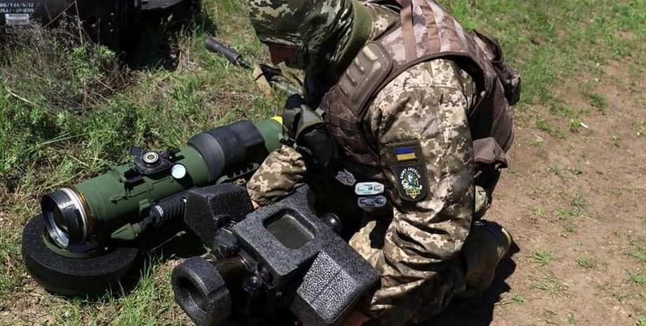 Боец ВСУ с "Джавелином". Джавелин,