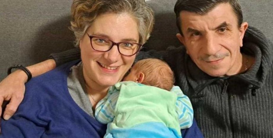 У селі вперше за 30 років народилася дитина, назвали на честь співака, народився хлопчик, село Тіццола, пологи, село в горах, сім'я, 26 жителів