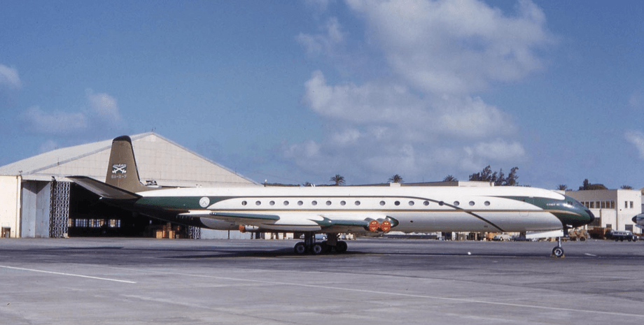 Саудовская аравия, самолет короля, борт №1, королевский самолет, Саудовская Аравия роскошь, Саудовская Аравия король, король Аль Сауд, De Havilland Comet 4C