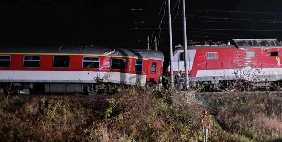 В Словакии столкнулись пассажирские поезда поезда авария Словакия авария Словакия