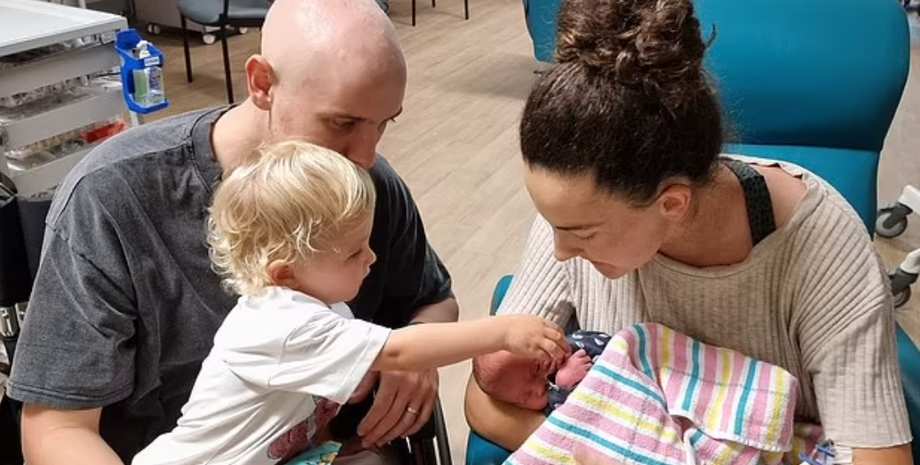 Рак яичников, роды, рождение ребенка, беременность, операция, опухоль, новообразование, Австралия, фото