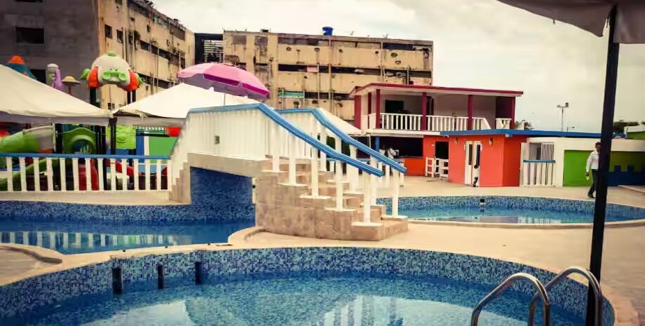 новости мира, новости венисуалы, Токорон, тюрьма, заключенные, бассейны, спа-бассейны