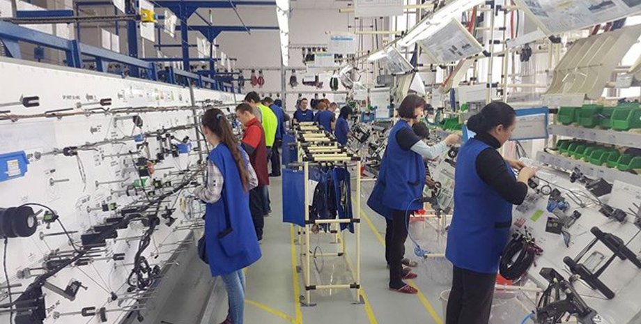 Люди, работа, сборка, электроника