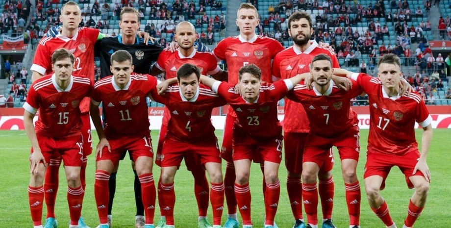 Сборная России по футболу отстранили от матчей