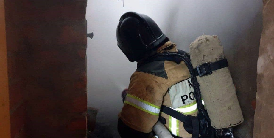 Roszmi reported that the fire occurred in two premises of the 12th shop. The fir...