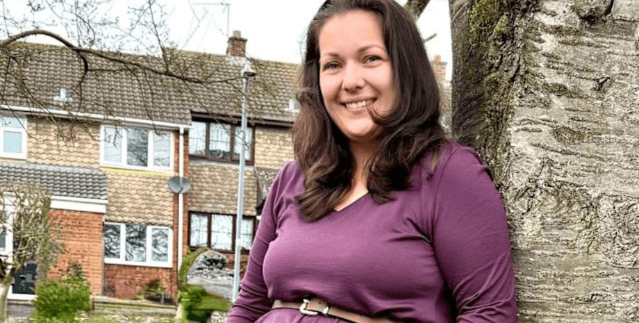 Жінка 100 днів носила одну й ту саму сукню, сукня з вовни, секрет сукні, не прала 100 днів сукню, блогер, соцмережі, експеримент із сукнею