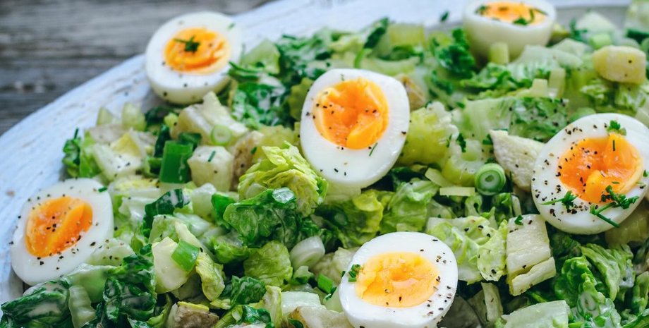 Салат из картофеля с маринованным сельдереем, салат с картофелем, маринованный сельдерей