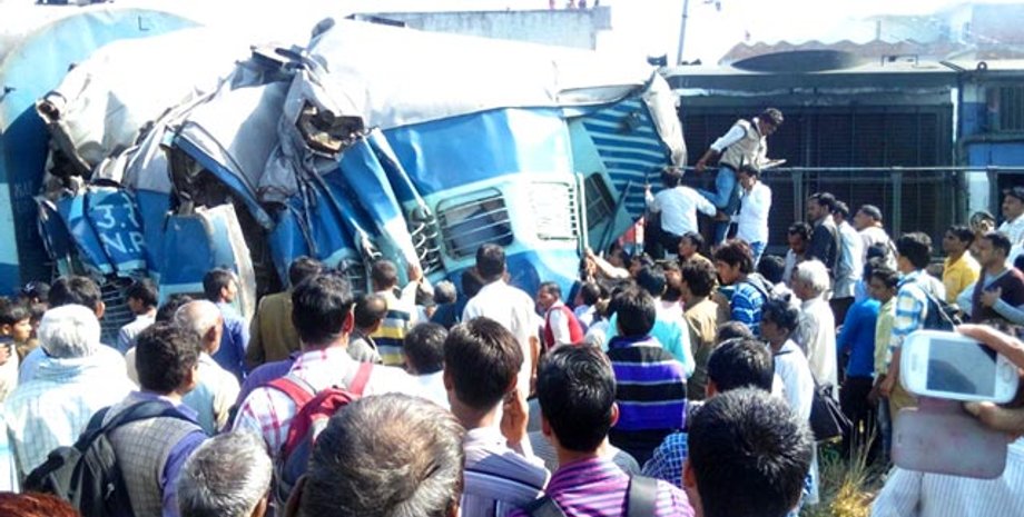 Авария на ж/д в Индии / Hindustantimes.com