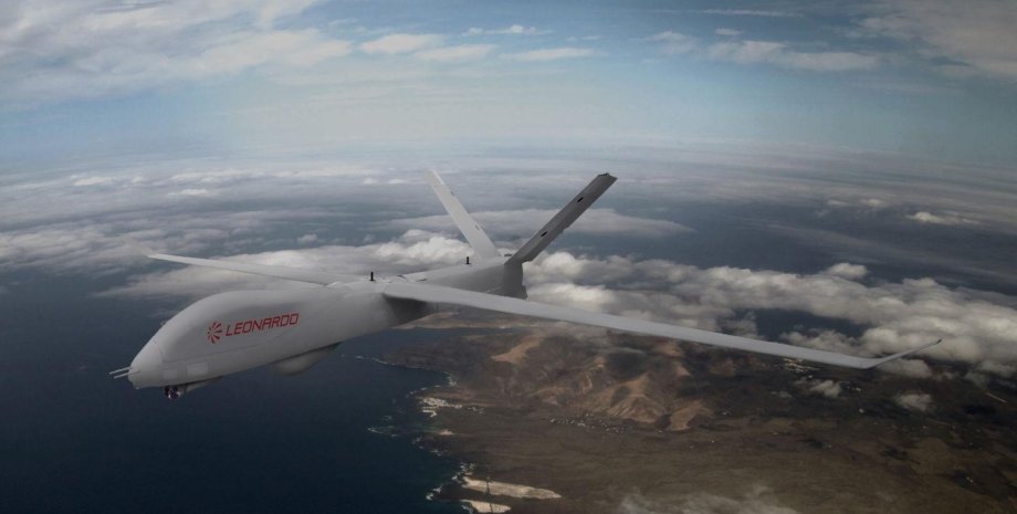 Zástupce Leonarda uvedl, že dron bude schopen nést čtyři rakety. Leonardo (Itáli...