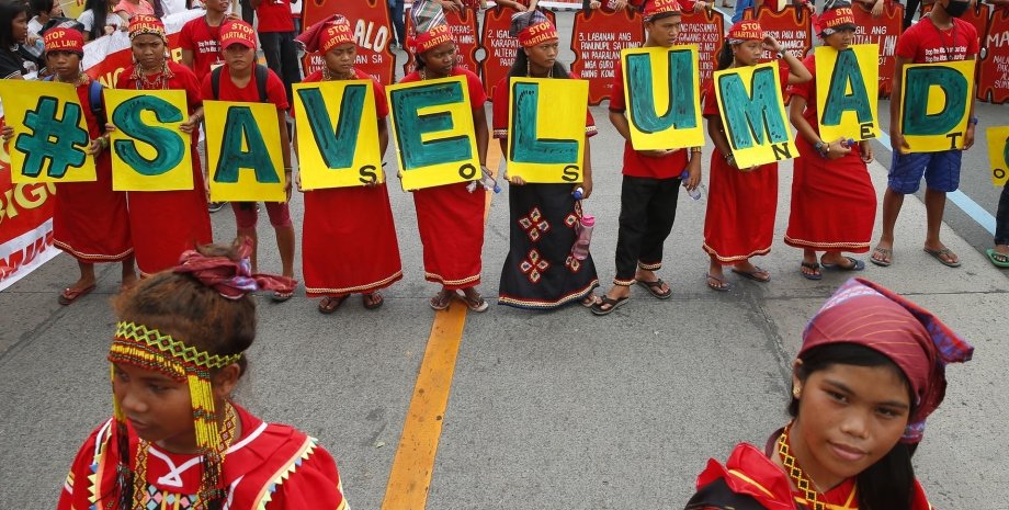 Филиппинские школьники / Фото: The Guardian