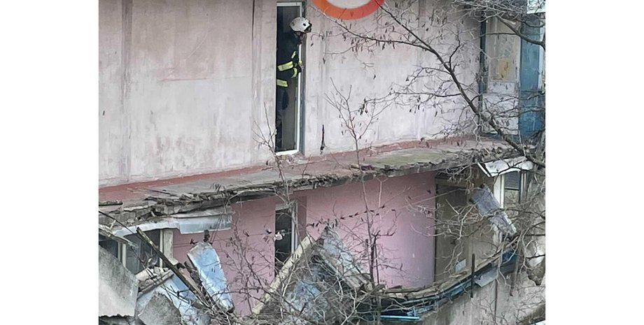 обвалились балконы в многоэтажке, происшествие в киеве