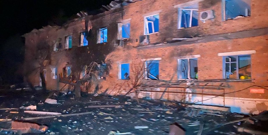 лікарня, обстріл, уламки