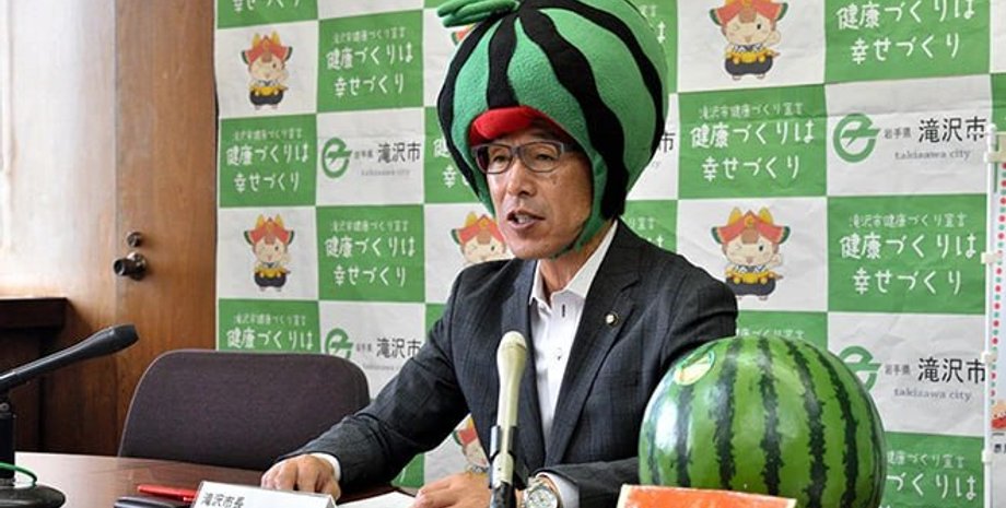 Мер міста Такідзава, Сатору Такеда, Японія, кавуни