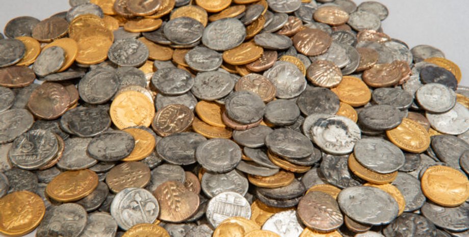 археологи, археология, раскопки, клад, Нидерланды, монеты, денарии, ауреусы, статеры, римляне, Британия, открытие, находка