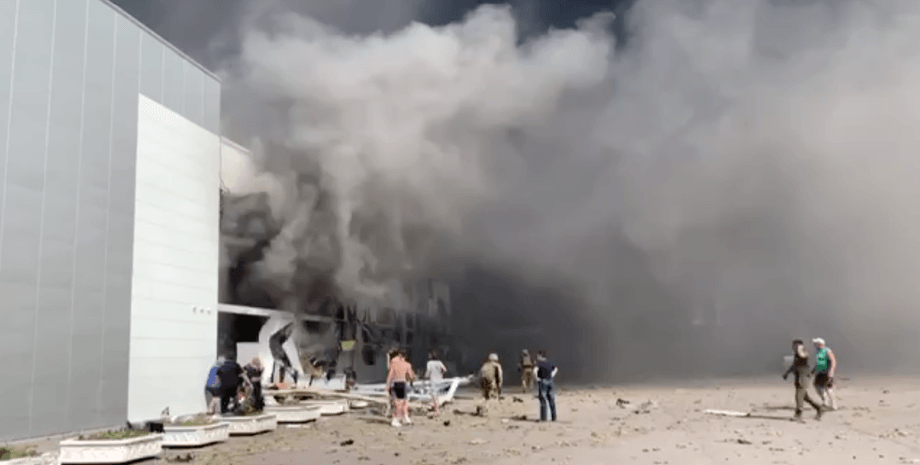 кременчуг, амстор кременчуг, ракетный удар, война в украине