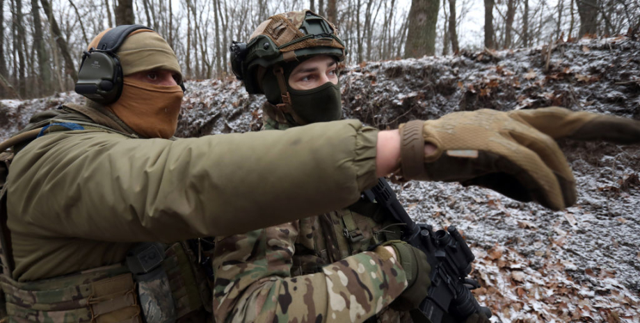 Les décisions du commandement du type de troupes le plus important et stratégiqu...