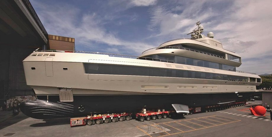 суперъяхта Admiral Armani,