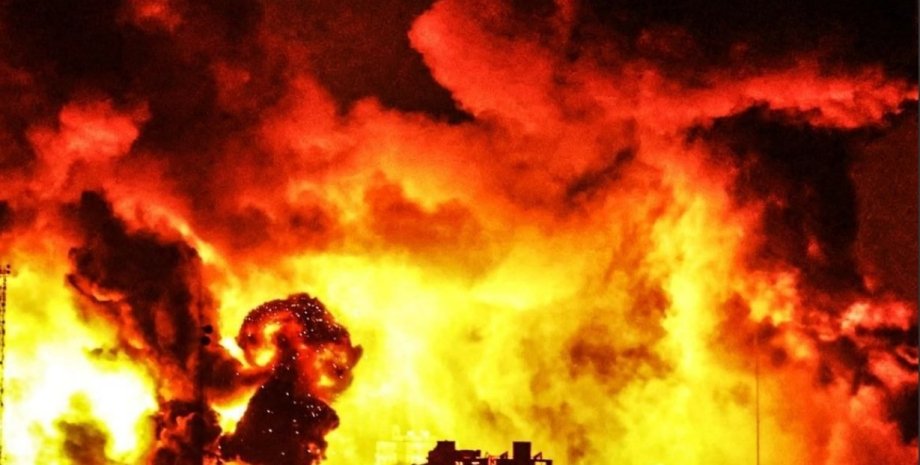 Бомбардування Гази Найсильніше бомбардування Гази, війна в Ізраїлі, цахал бомбить газу, газу горить