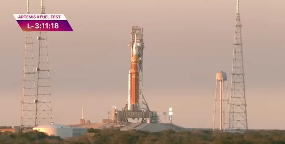Space Launch System Артемида 2